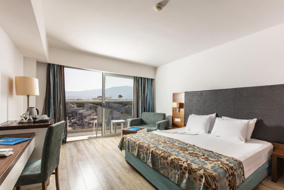 En fazla 3 yetişkin veya 2 yetişkin + 1 çocuk.