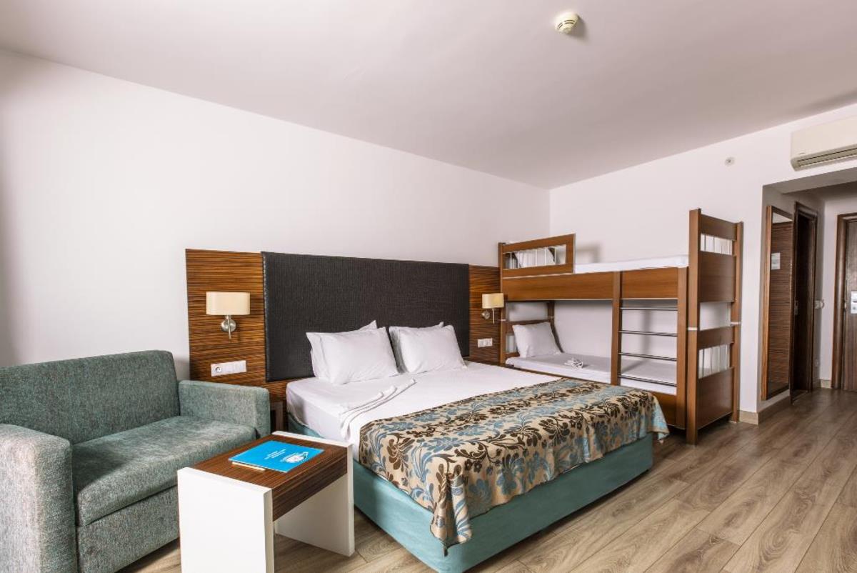 En fazla 3 yetişkin + 1 çocuk veya 2 yetişkin + 2 çocuk.