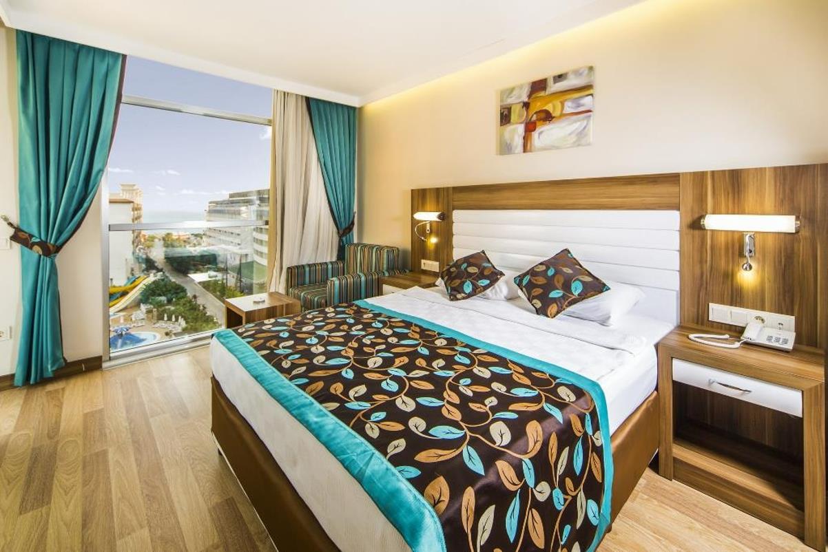 En az 3 yetişkin, En fazla 4 yetişkin veya 3 yetişkin + 1 çocuk.