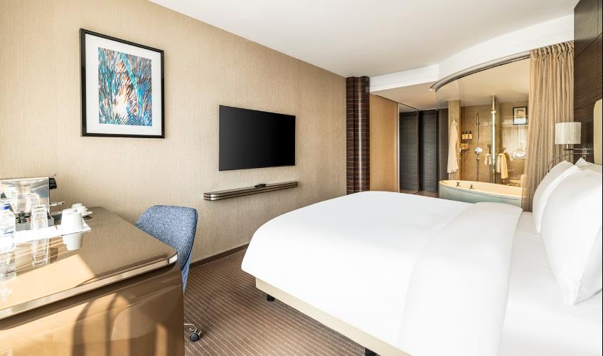 En fazla 2 yetişkin + 1 bebek (0-2 yaş) veya 1 yetişkin + 1 çocuk + 1 bebek (0-2 yaş).