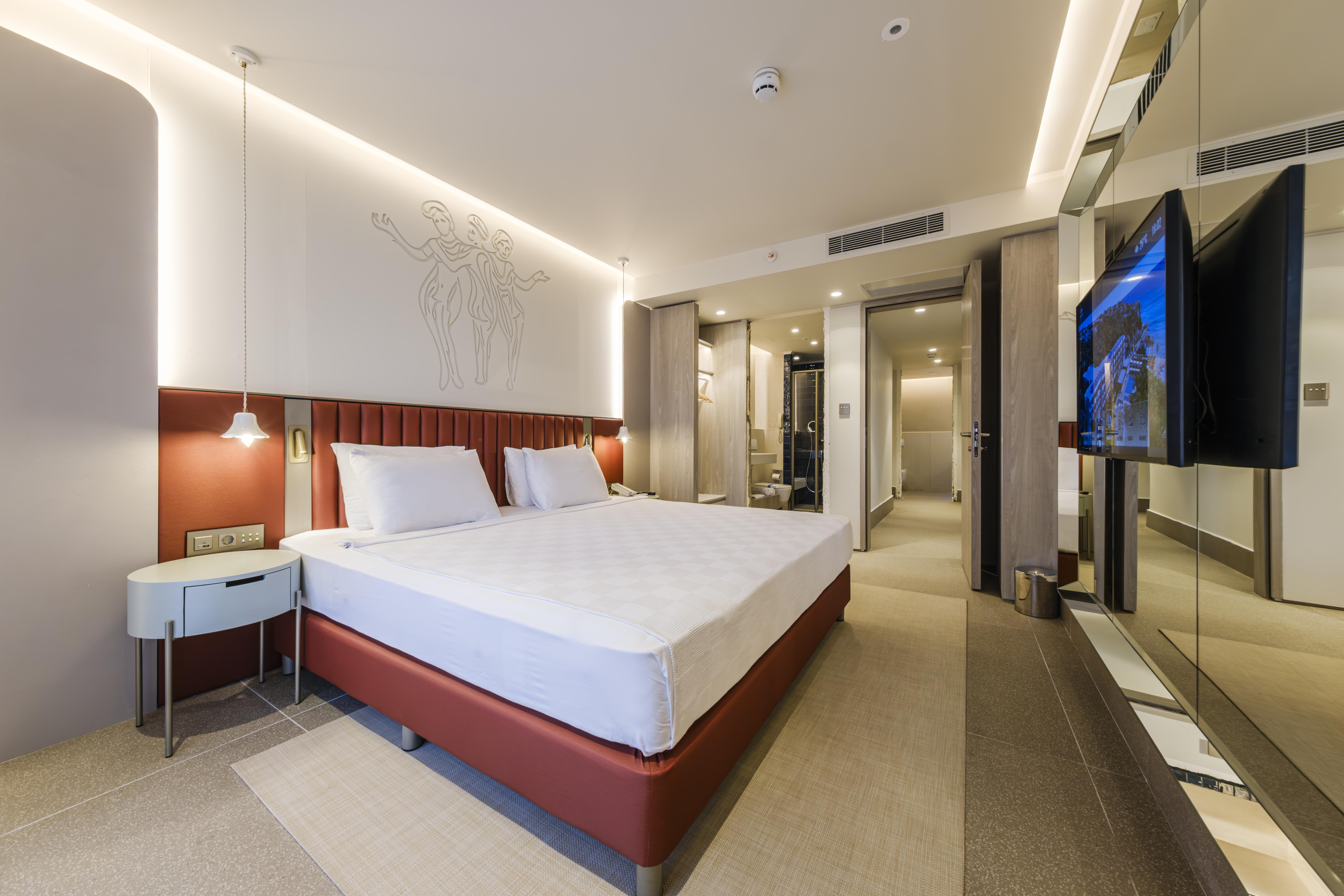 En az 2 yetişkin, En fazla 4 yetişkin veya 3 yetişkin + 1 çocuk.