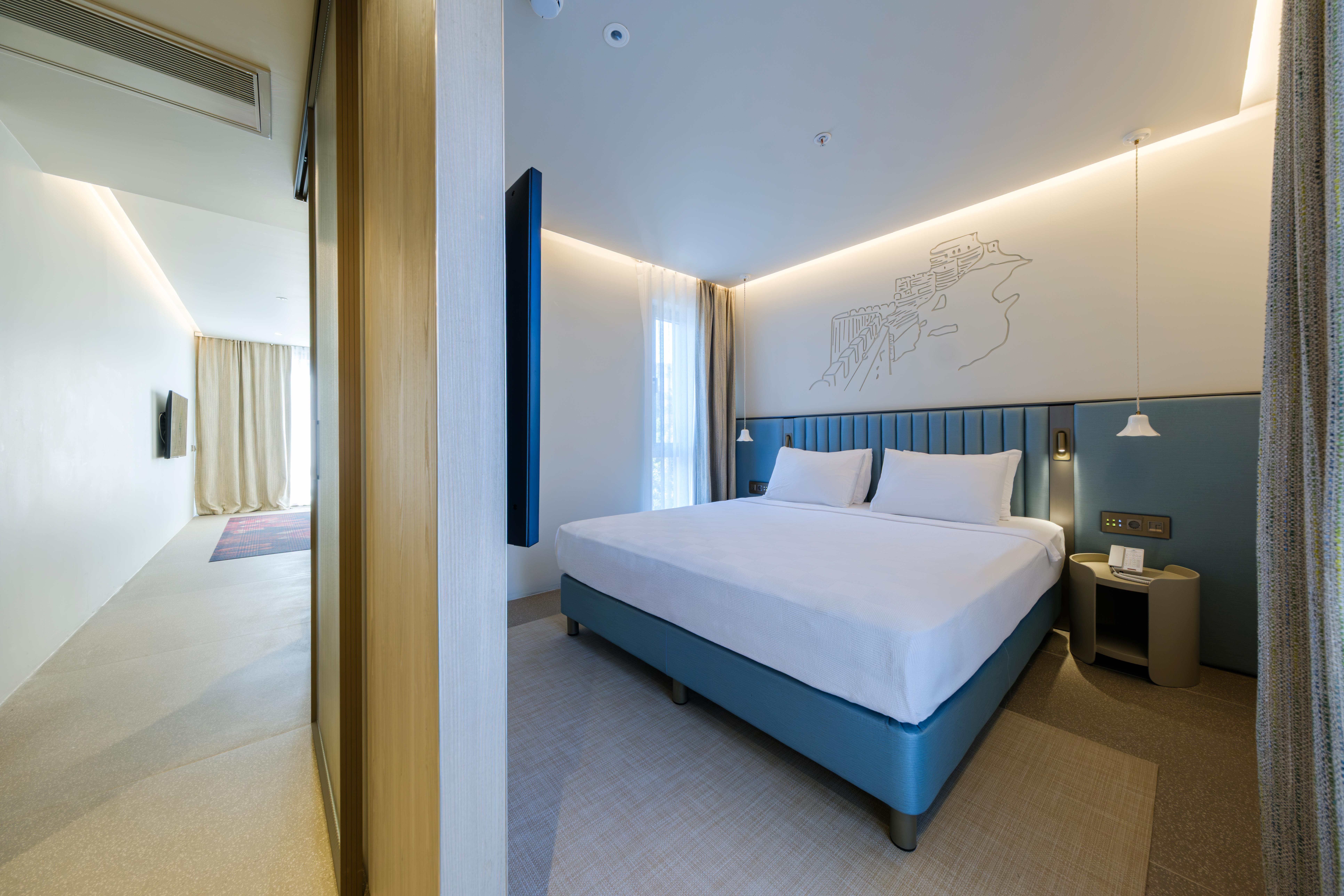 En az 2 yetişkin, En fazla 3 yetişkin veya 2 yetişkin + 1 çocuk.