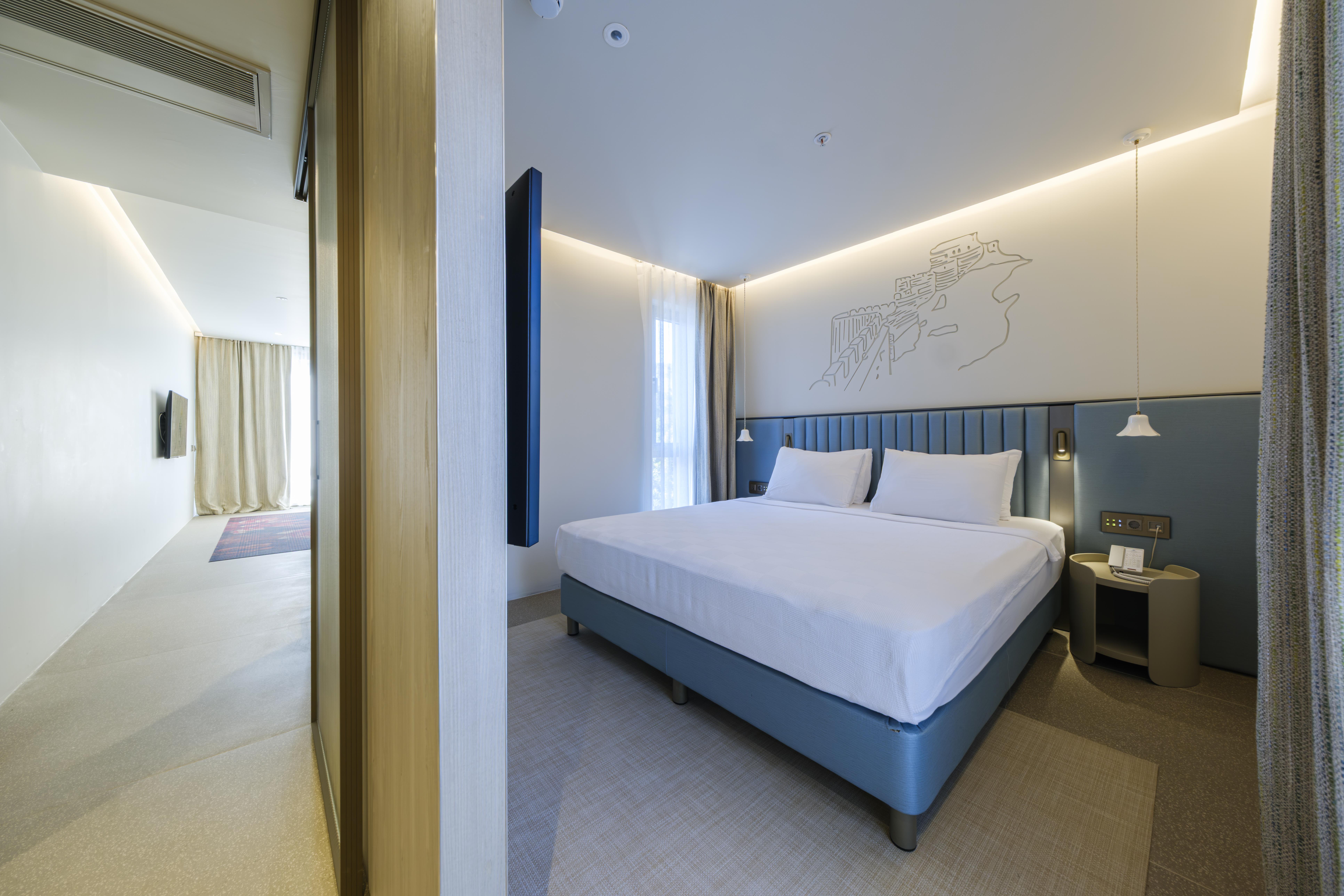 En az 2 yetişkin, En fazla 4 yetişkin veya 3 yetişkin + 1 çocuk.