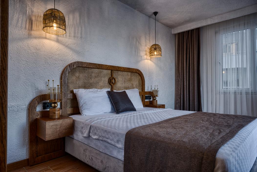 En fazla 3 yetişkin + 1 çocuk veya 2 yetişkin + 2 çocuk.