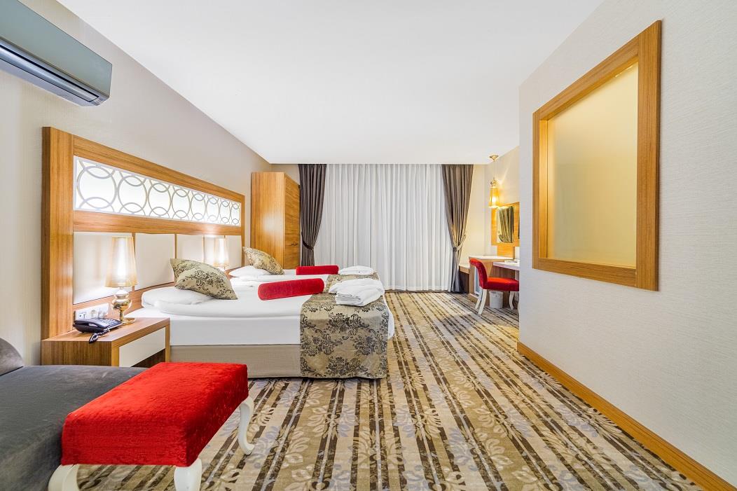 En fazla 3 yetişkin veya 2 yetişkin + 1 çocuk.