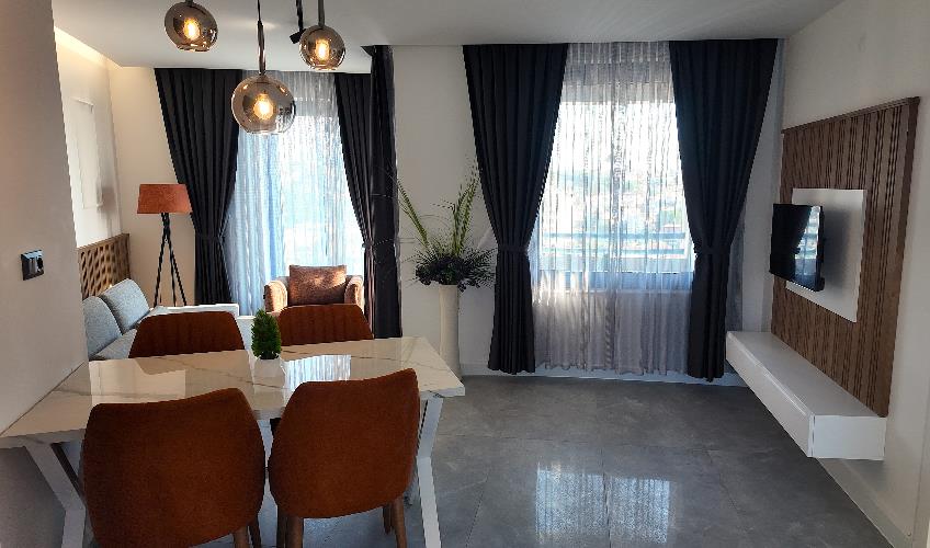 En az 2 yetişkin, En fazla 3 yetişkin.