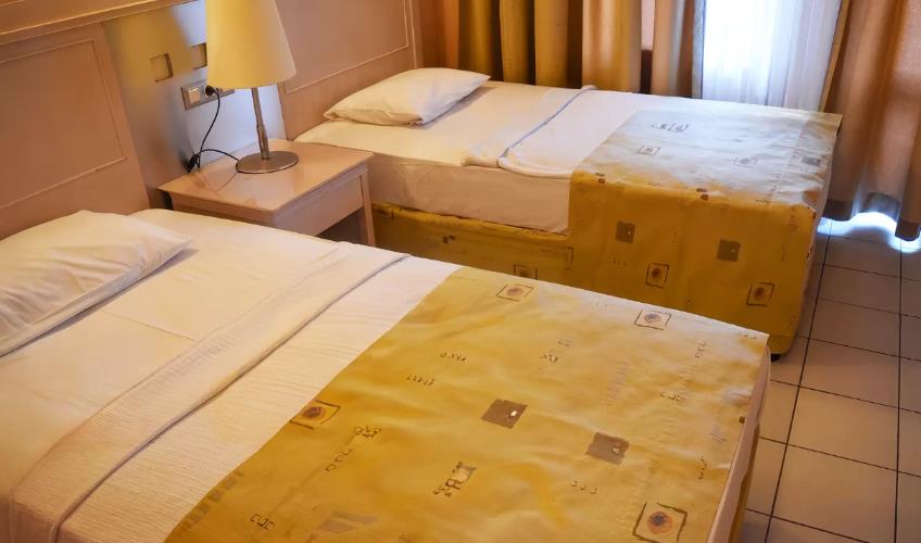 En fazla 3 yetişkin veya 2 yetişkin + 1 çocuk.