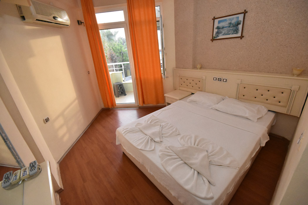 En fazla 3 yetişkin veya 2 yetişkin + 1 çocuk.