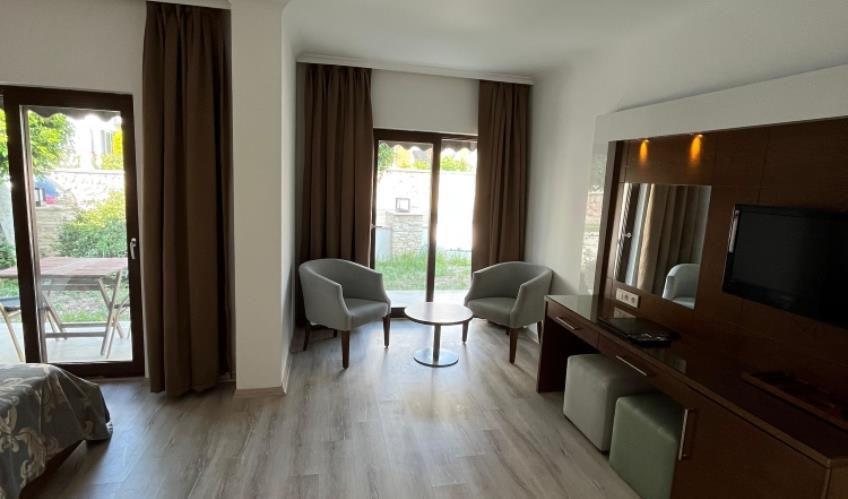 En fazla 2 yetişkin + 2 çocuk + 1 bebek (0-2 yaş) veya 1 yetişkin + 2 çocuk + 1 bebek (0-2 yaş).