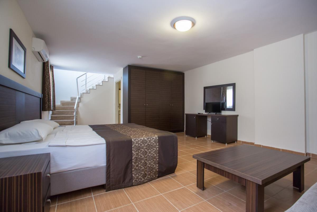 En az 3 yetişkin, En fazla 4 yetişkin + 1 çocuk veya 3 yetişkin + 1 çocuk.