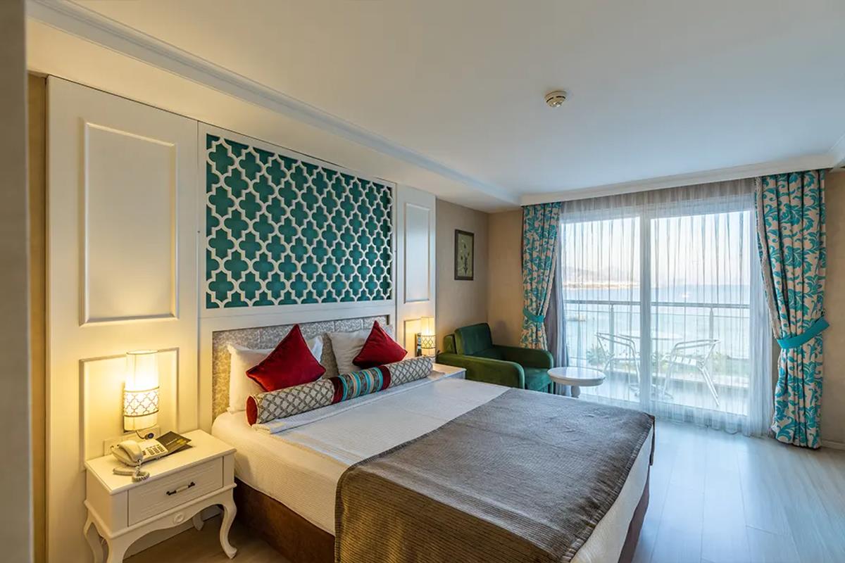 En az 3 yetişkin, En fazla 4 yetişkin + 1 çocuk veya 3 yetişkin + 2 çocuk.