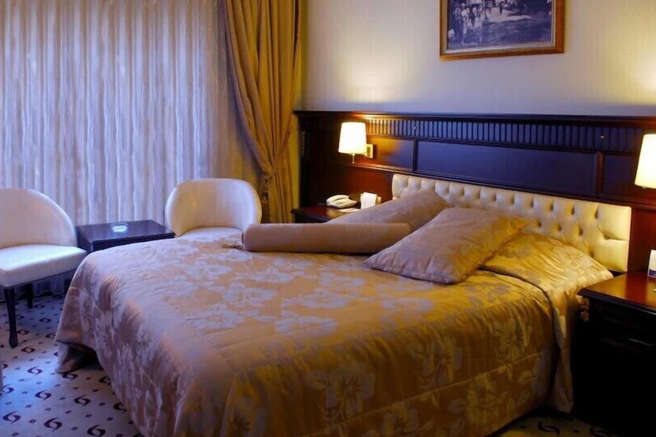 En fazla 3 yetişkin veya 2 yetişkin + 1 çocuk.