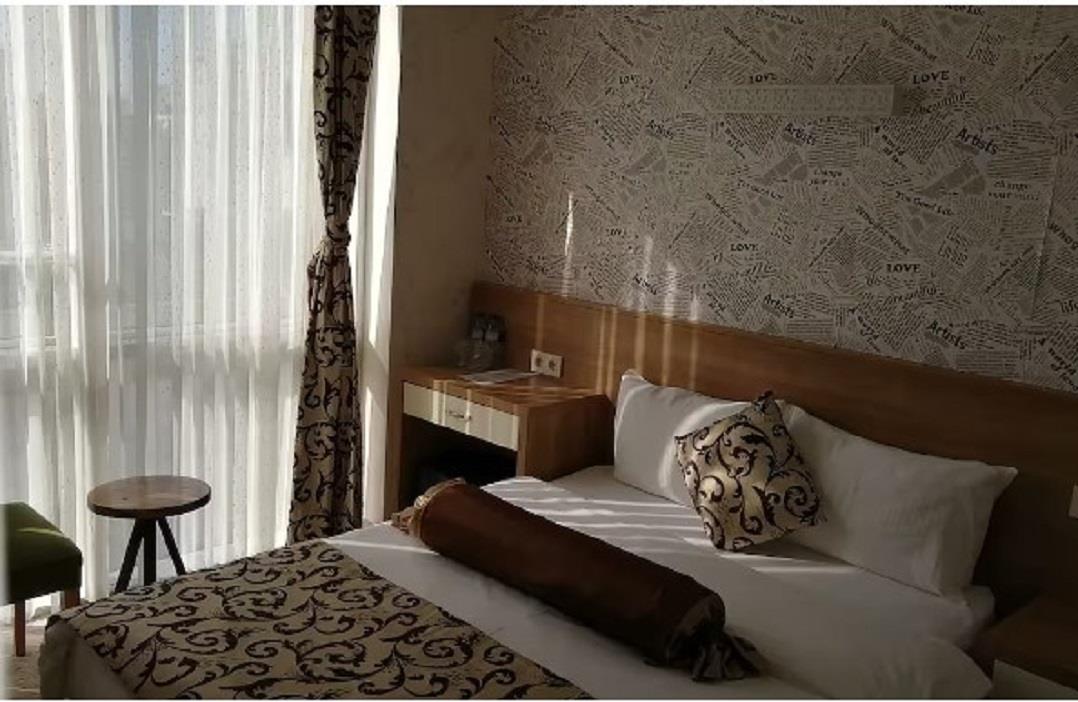 En fazla 2 yetişkin.