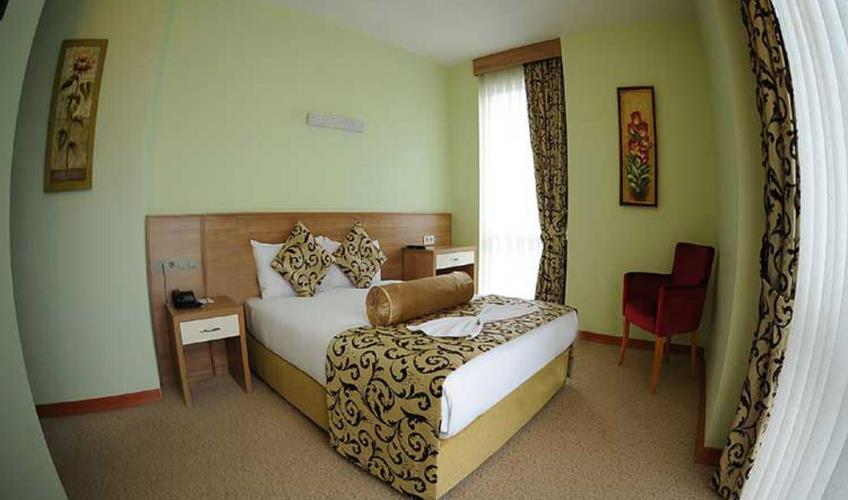 En fazla 1 yetişkin.