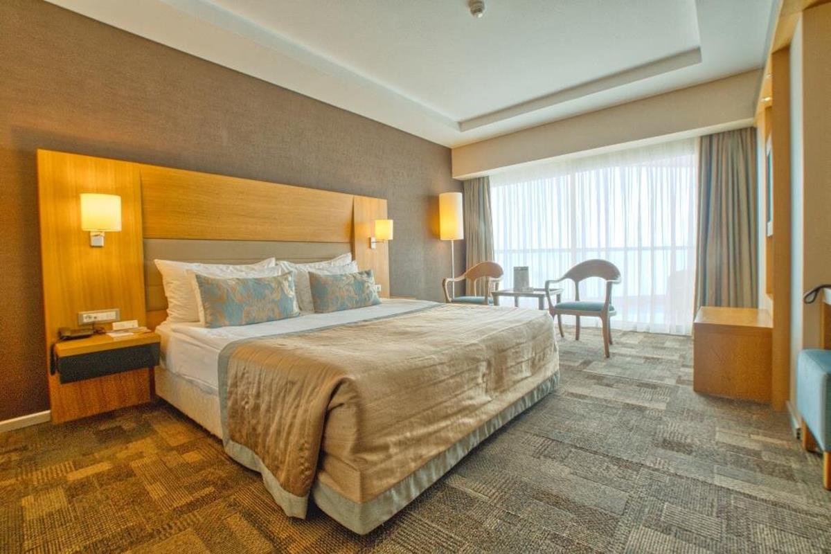 En fazla 3 yetişkin veya 2 yetişkin + 1 çocuk.