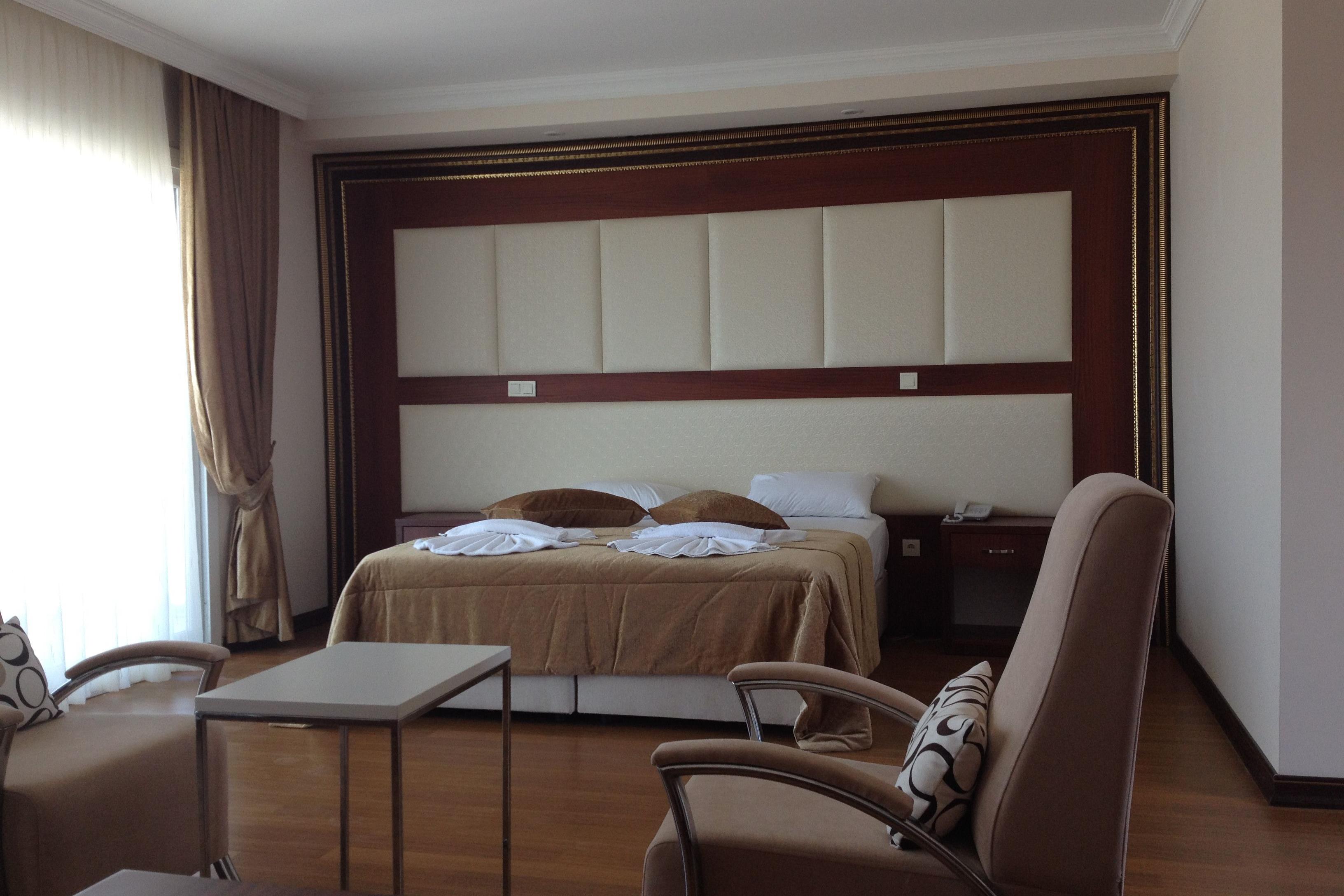 En az 2 yetişkin, En fazla 4 yetişkin veya 3 yetişkin + 1 çocuk.