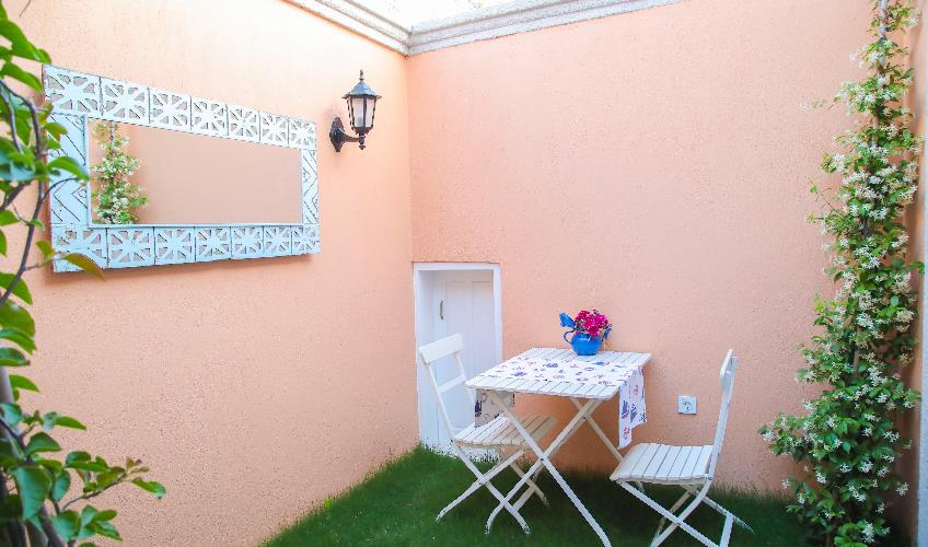 En fazla 2 yetişkin.