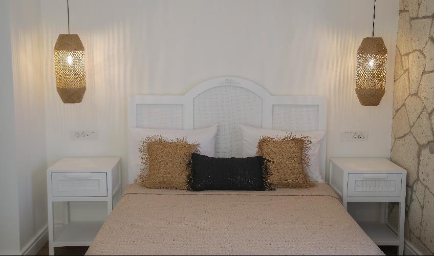 En fazla 2 yetişkin.