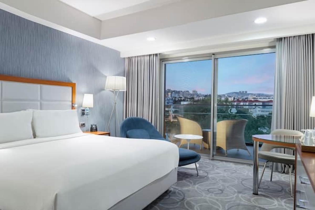 En fazla 2 yetişkin.