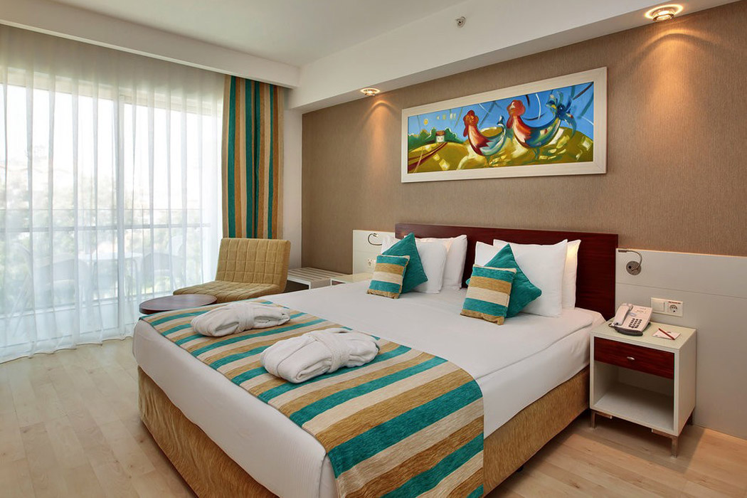 En az 3 yetişkin, En fazla 4 yetişkin veya 3 yetişkin + 1 çocuk.