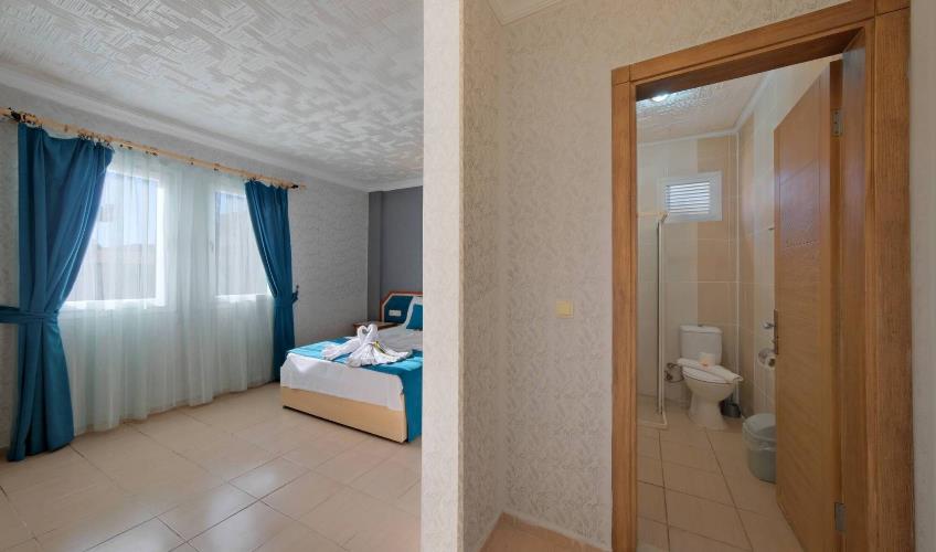 En fazla 2 yetişkin + 1 bebek (0-2 yaş) veya 1 yetişkin + 1 çocuk + 1 bebek (0-2 yaş).