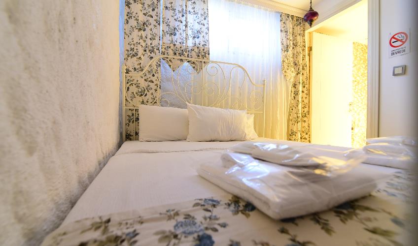 En fazla 2 yetişkin.