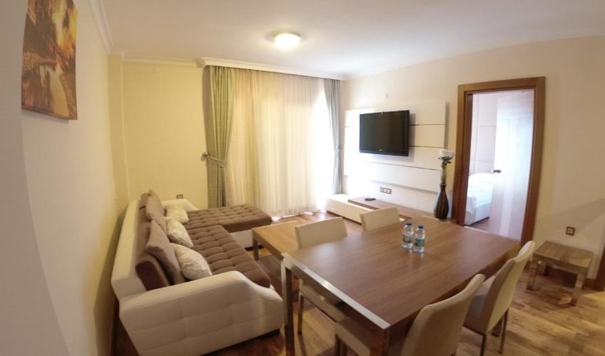 En fazla 3 yetişkin + 1 bebek (0-2 yaş).