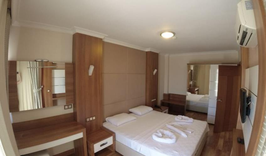 En fazla 3 yetişkin + 1 bebek (0-2 yaş).