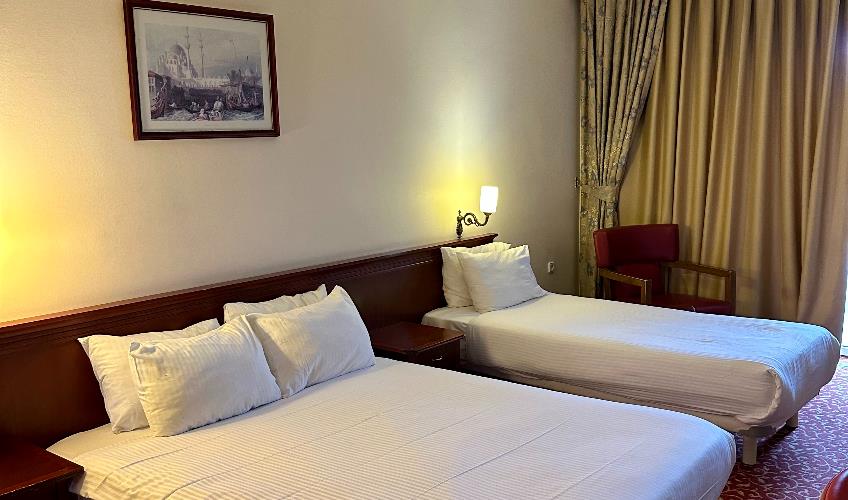 En fazla 2 yetişkin.