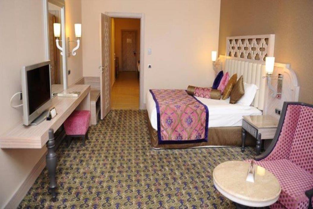 En az 2 yetişkin, En fazla 4 yetişkin veya 3 yetişkin + 1 çocuk.