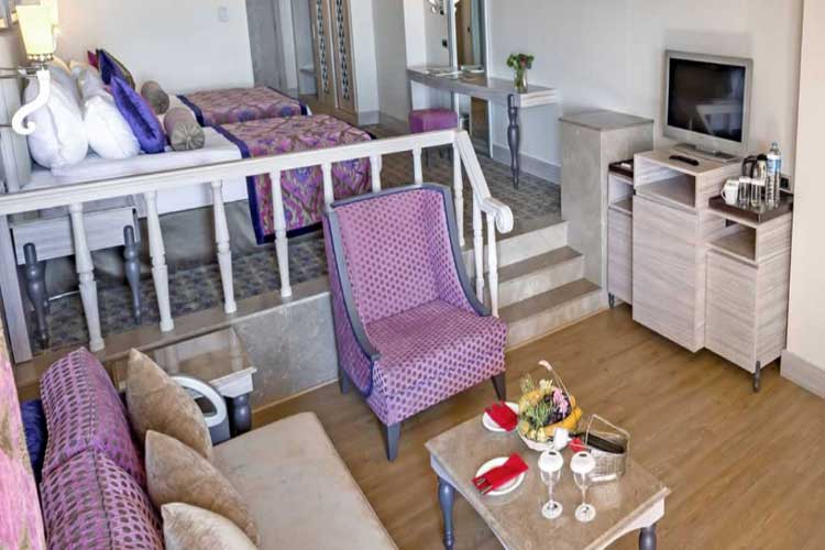 En az 3 yetişkin, En fazla 3 yetişkin.