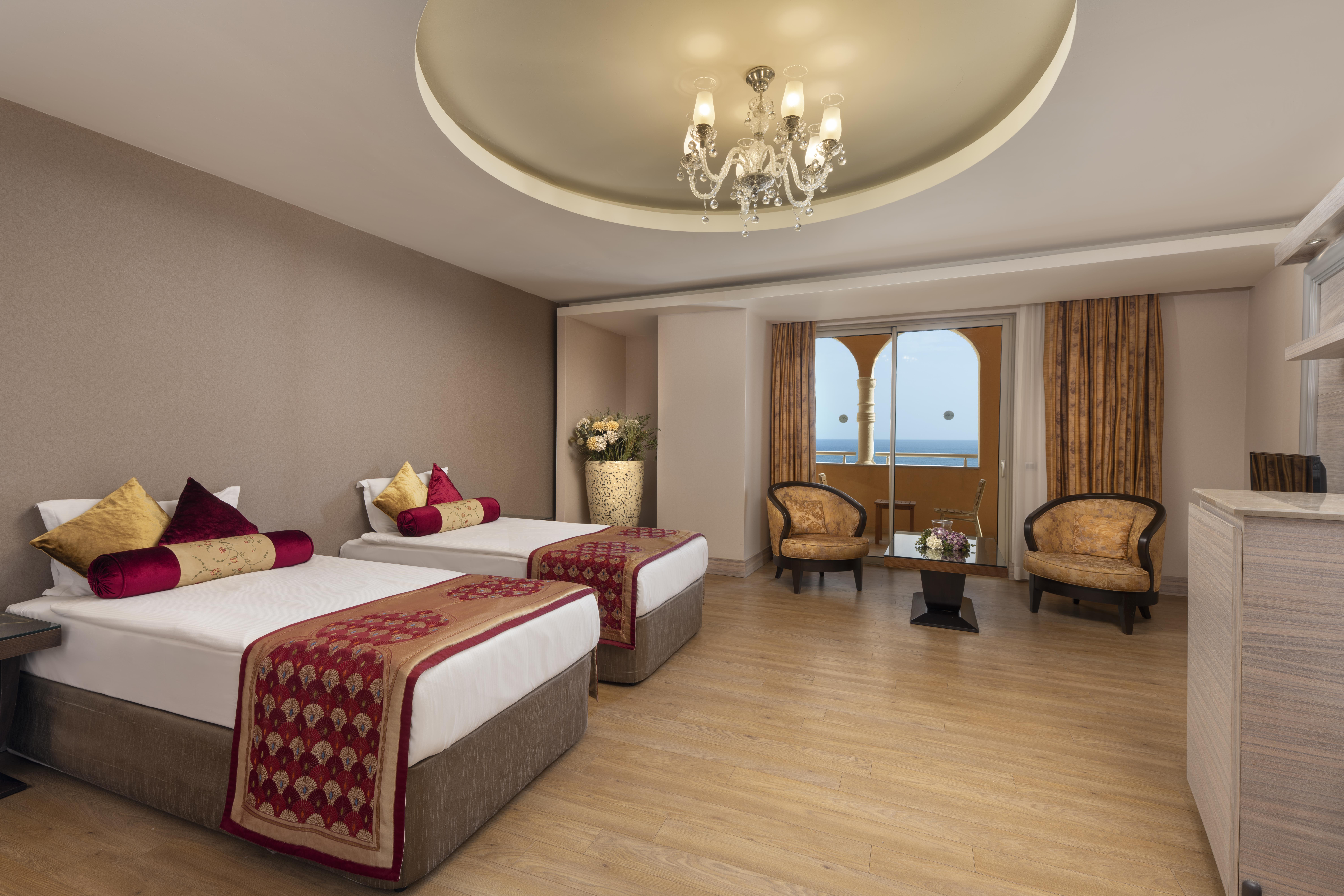 En az 2 yetişkin, En fazla 2 yetişkin + 1 çocuk.