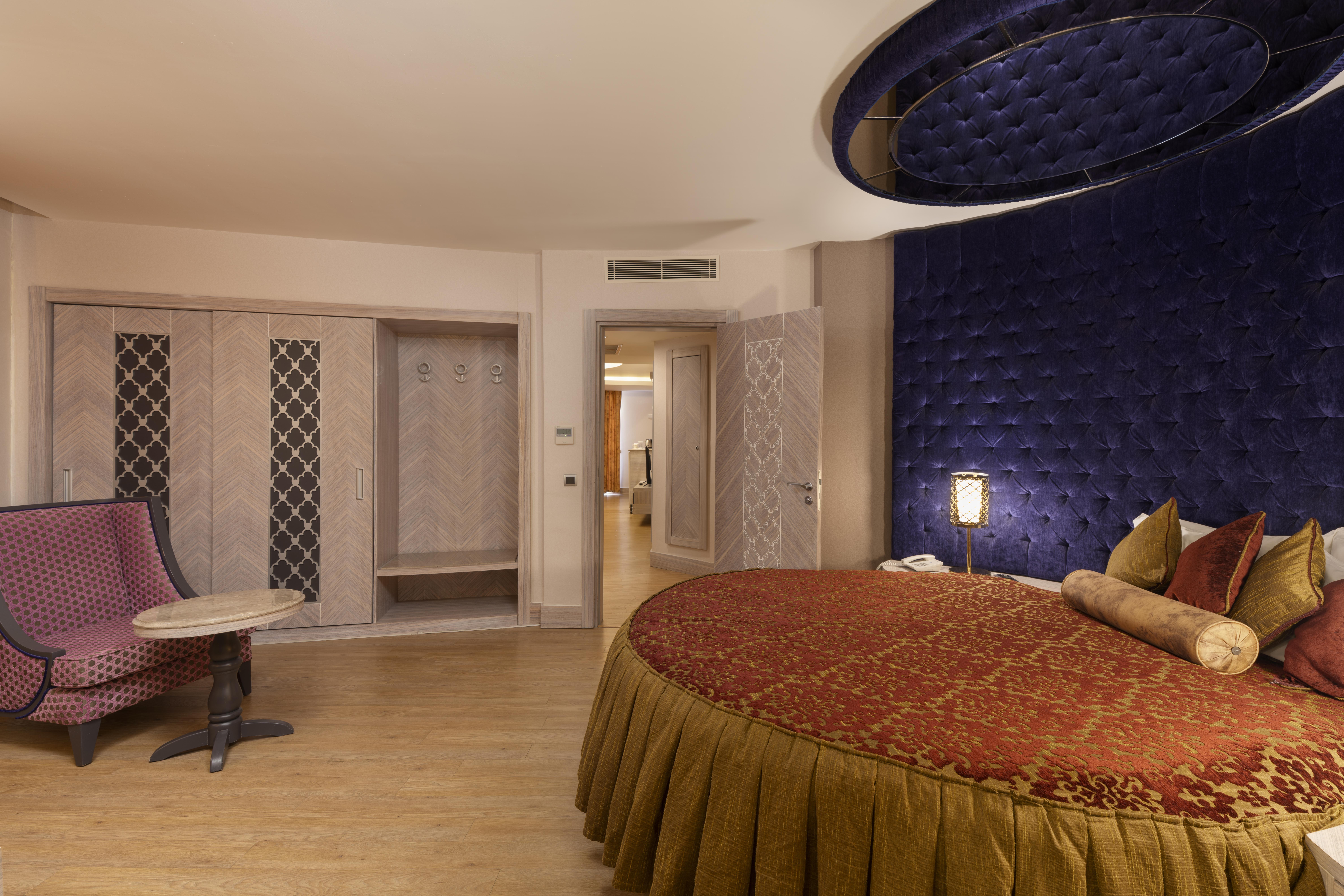 En az 2 yetişkin, En fazla 4 yetişkin veya 3 yetişkin + 1 çocuk.