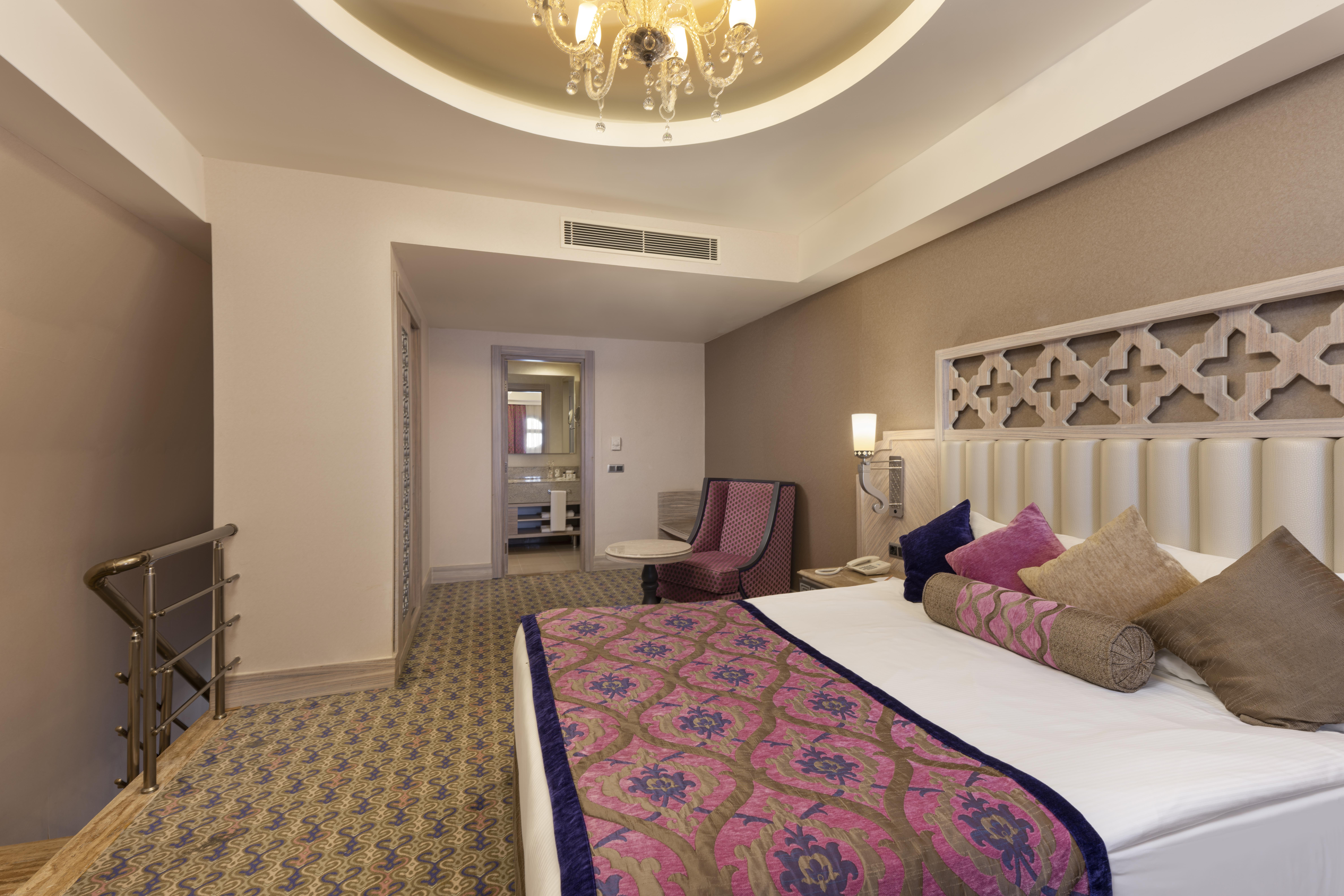 En az 2 yetişkin, En fazla 4 yetişkin veya 3 yetişkin + 1 çocuk.