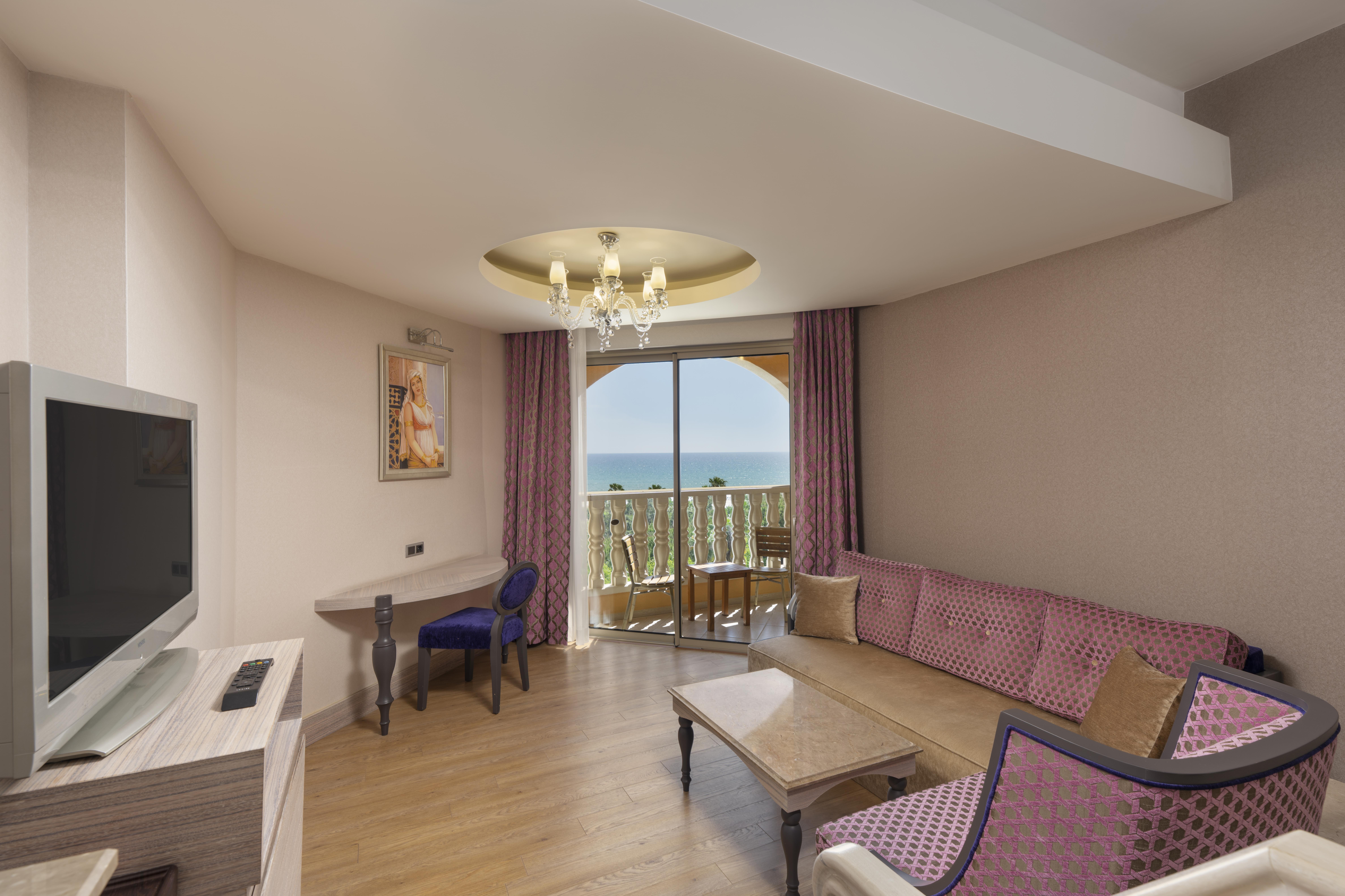 En az 3 yetişkin, En fazla 3 yetişkin.