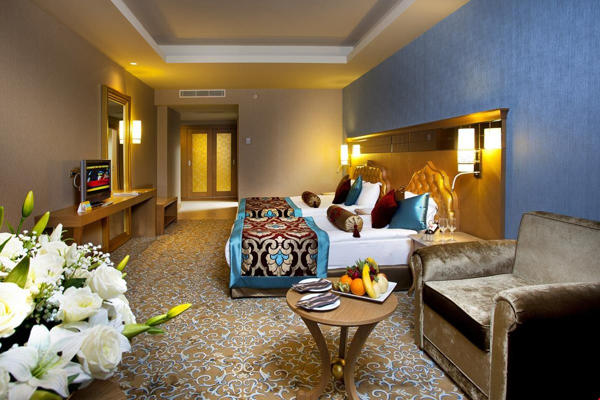 En fazla 3 yetişkin + 1 çocuk veya 2 yetişkin + 2 çocuk.