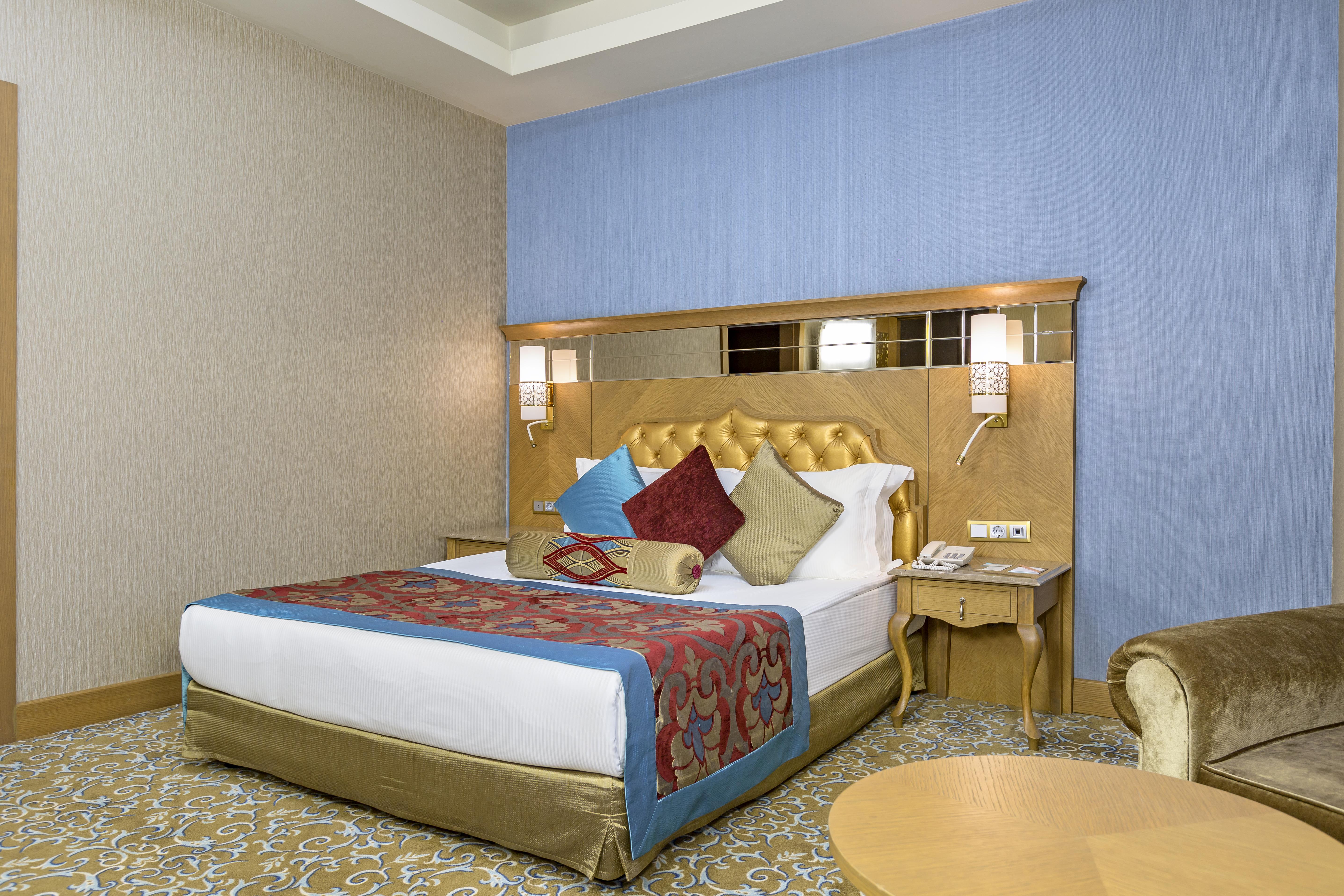 En az 2 yetişkin, En fazla 4 yetişkin veya 3 yetişkin + 1 çocuk.