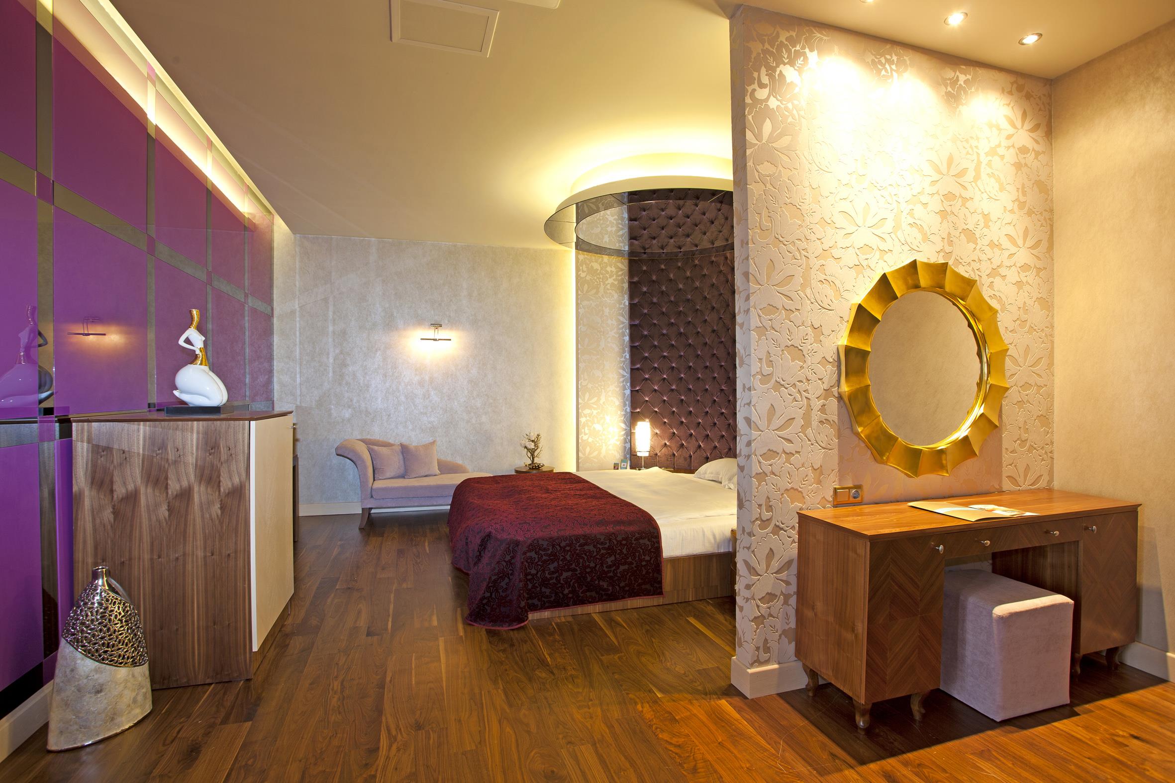 En az 2 yetişkin, En fazla 4 yetişkin veya 3 yetişkin + 1 çocuk.