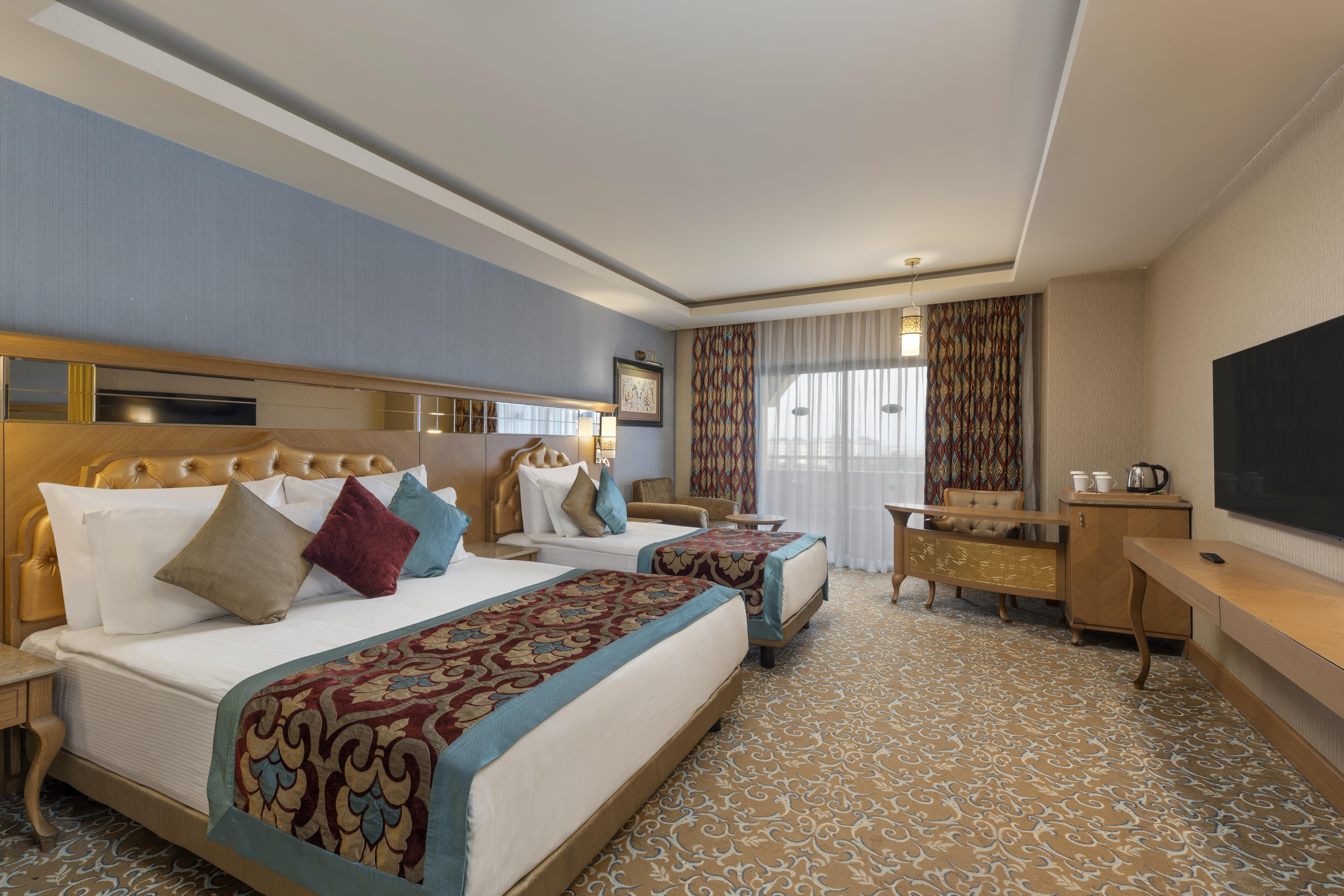 En fazla 3 yetişkin + 1 çocuk veya 2 yetişkin + 2 çocuk.