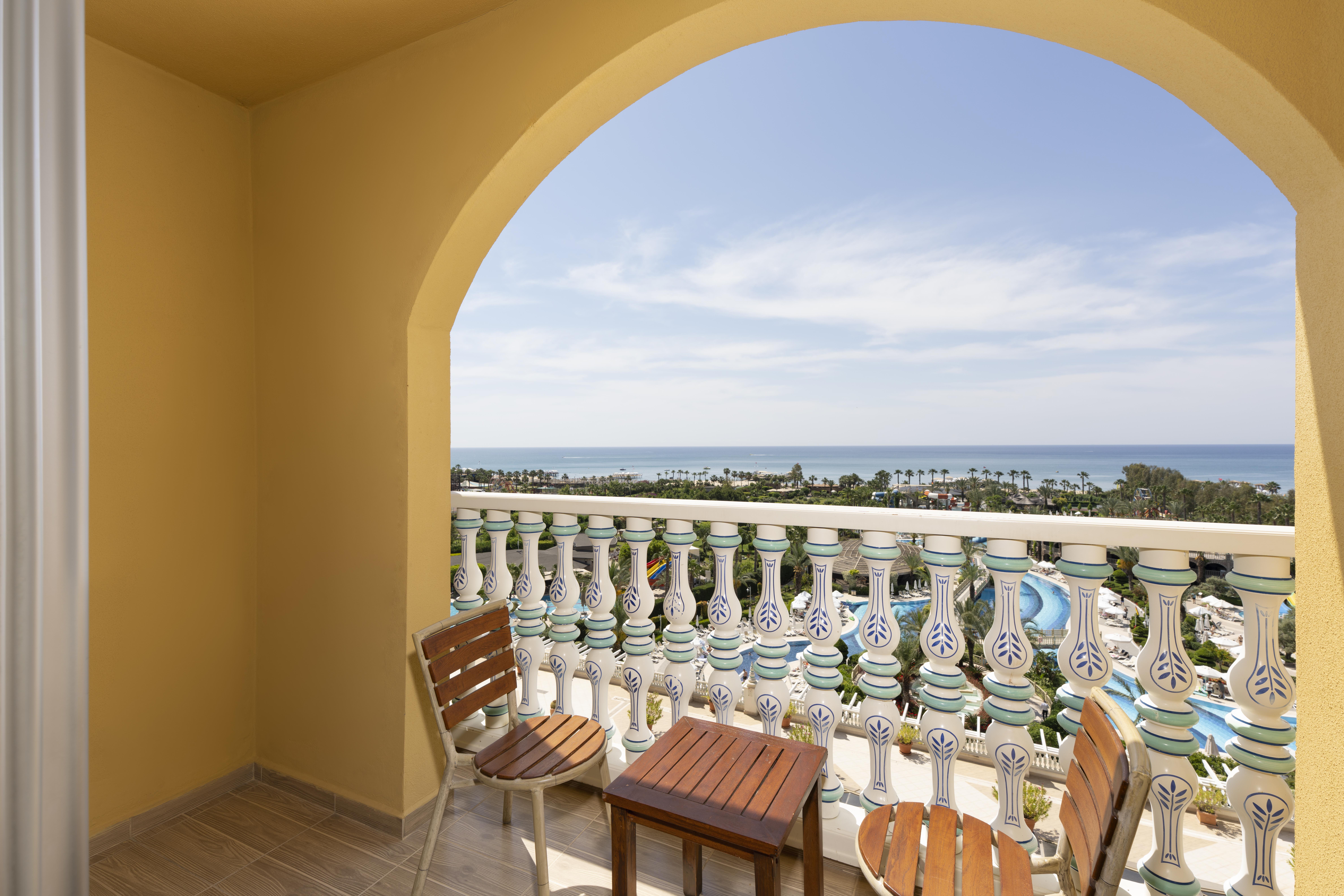 En fazla 3 yetişkin + 1 çocuk veya 2 yetişkin + 2 çocuk.