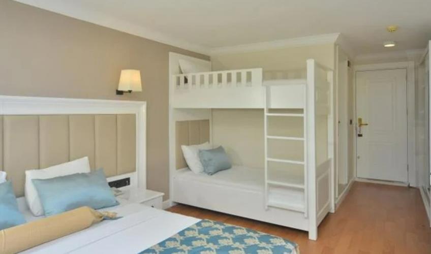 En fazla 3 yetişkin + 1 çocuk veya 2 yetişkin + 2 çocuk.