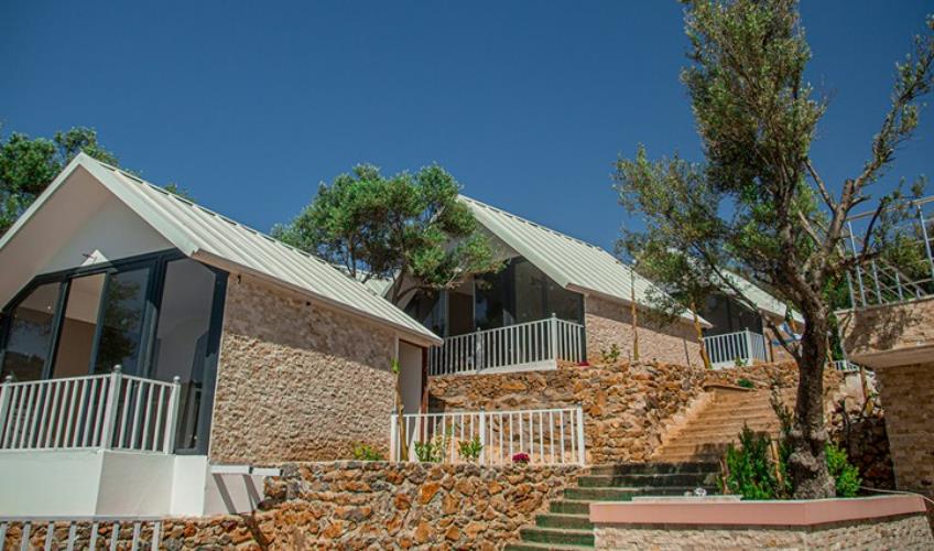 En az 2 yetişkin, En fazla 4 yetişkin + 1 çocuk + 1 bebek (0-2 yaş) veya 3 yetişkin + 2 çocuk + 1 bebek (0-2 yaş).