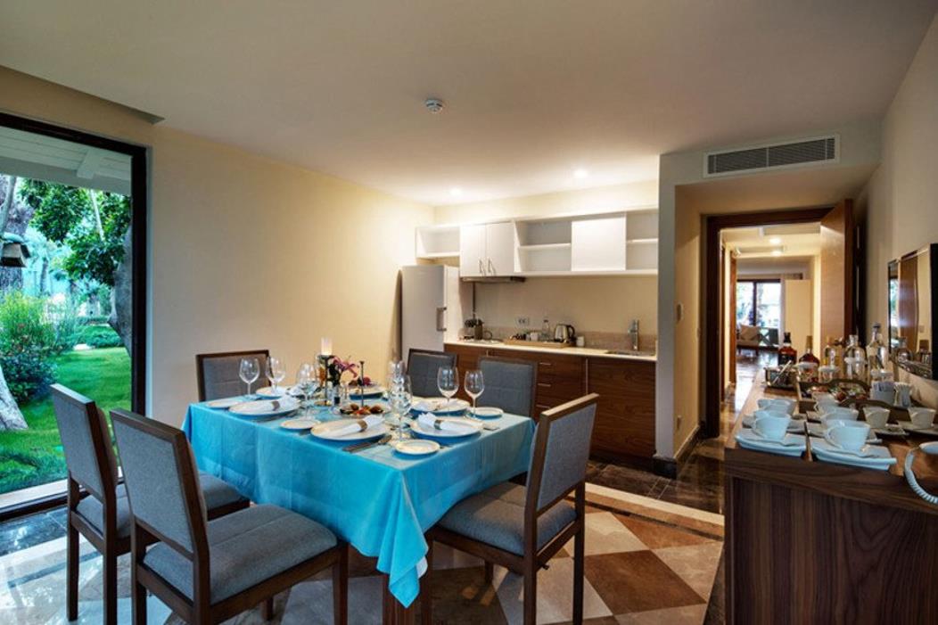 En az 4 yetişkin, En fazla 5 yetişkin + 1 çocuk veya 4 yetişkin + 2 çocuk.