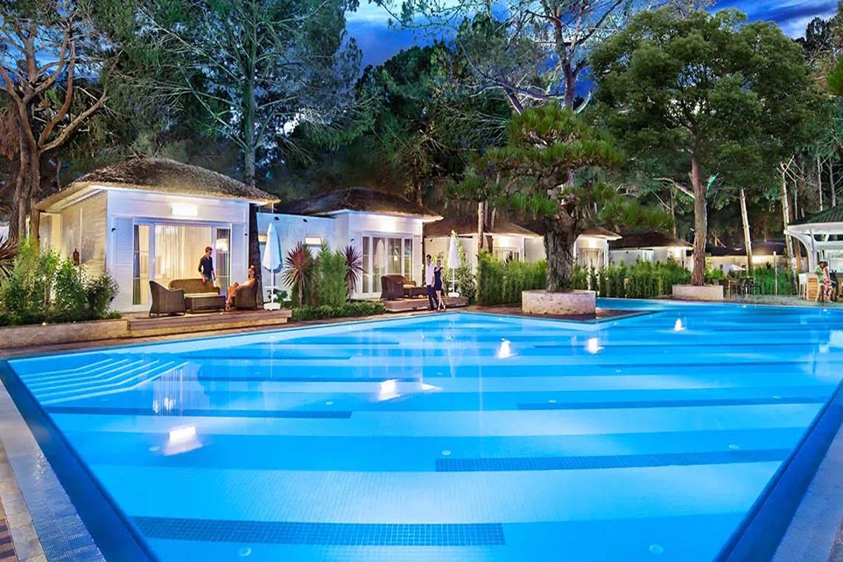 En fazla 3 yetişkin veya 2 yetişkin + 2 çocuk.