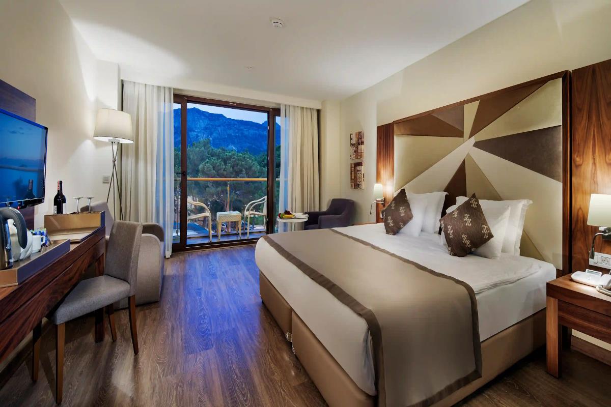 En fazla 3 yetişkin veya 2 yetişkin + 2 çocuk.