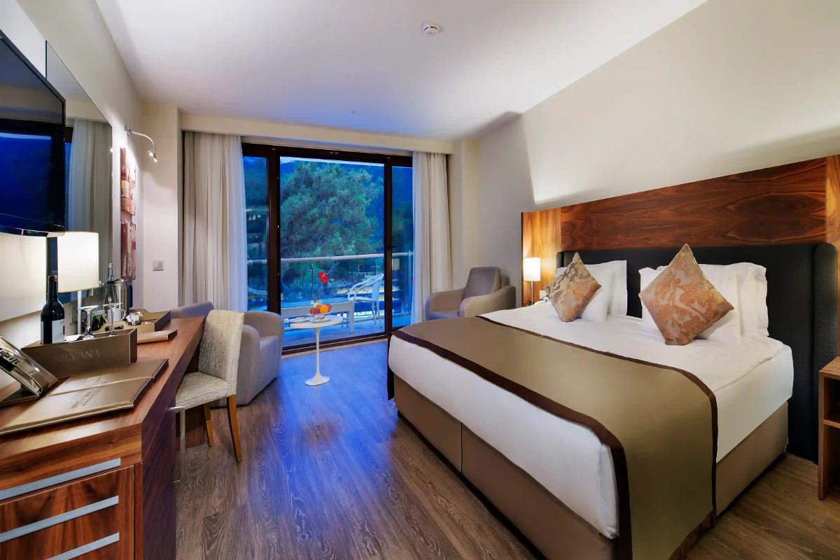 En az 2 yetişkin, En fazla 2 yetişkin + 2 çocuk.