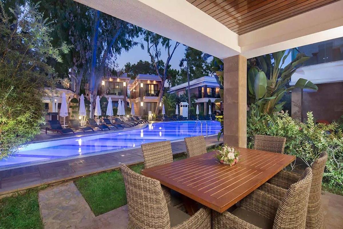 En az 3 yetişkin, En fazla 5 yetişkin veya 4 yetişkin + 1 çocuk.