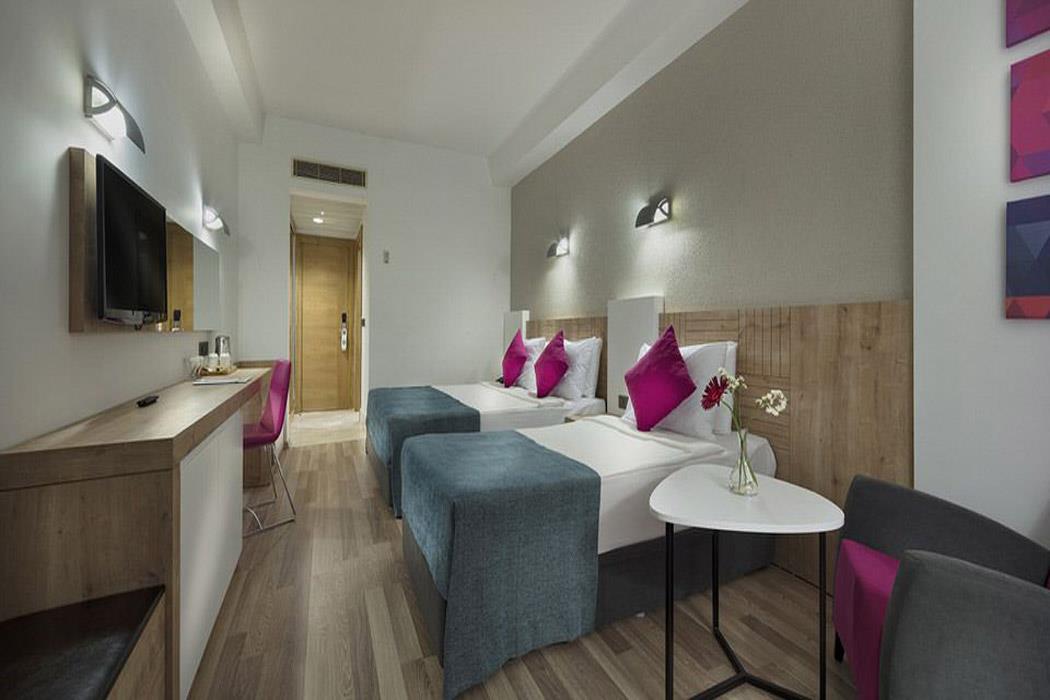 En fazla 3 yetişkin + 1 çocuk veya 2 yetişkin + 2 çocuk.