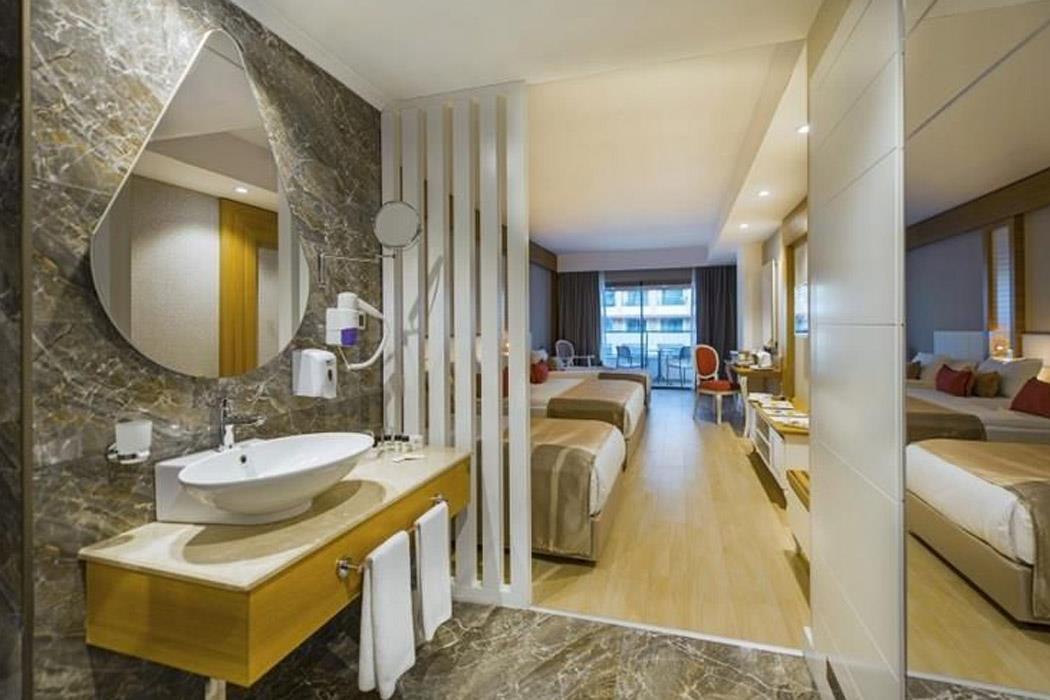 En az 2 yetişkin, En fazla 4 yetişkin veya 3 yetişkin + 1 çocuk.