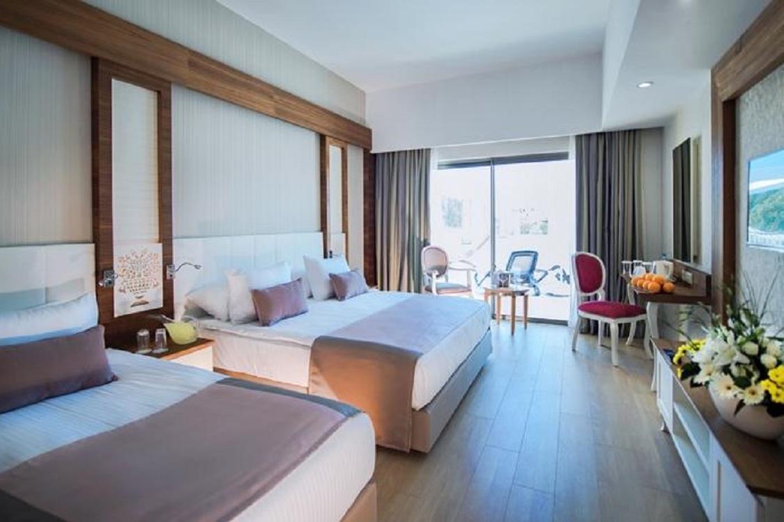 En fazla 3 yetişkin veya 2 yetişkin + 1 çocuk.